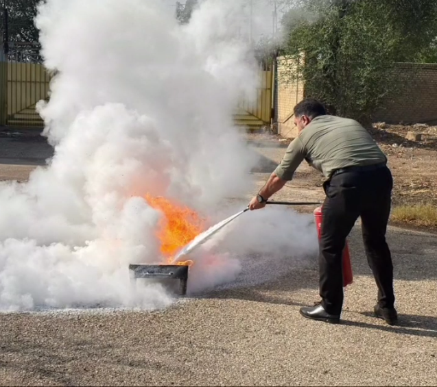 برگزاری دوره آموزشی اطفای حریق و آشنایی با خاموش کننده های دستی برای پرسنل سازمان آب و فاصلاب دزفول