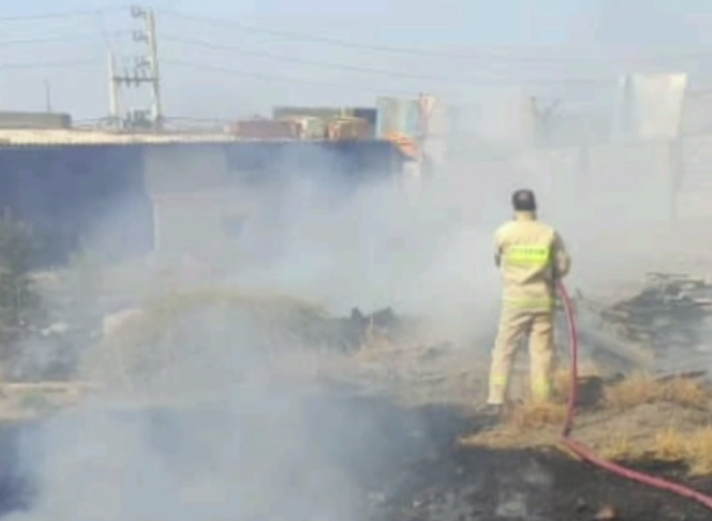 سرعت‌عمل آتش‌نشانان دزفول مانع از گسترش حریق ضایعاتی شد